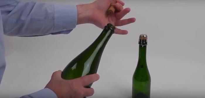 Measuring release torque of sparkling wine closures with a Mecmesin CombiCork and pneumatic clamps